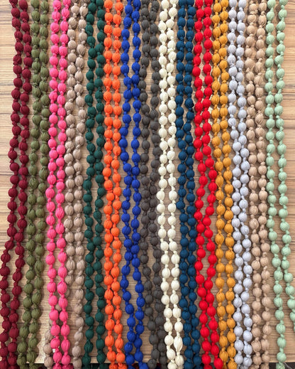 COLLAR DE BOLAS DE TELA LARGO