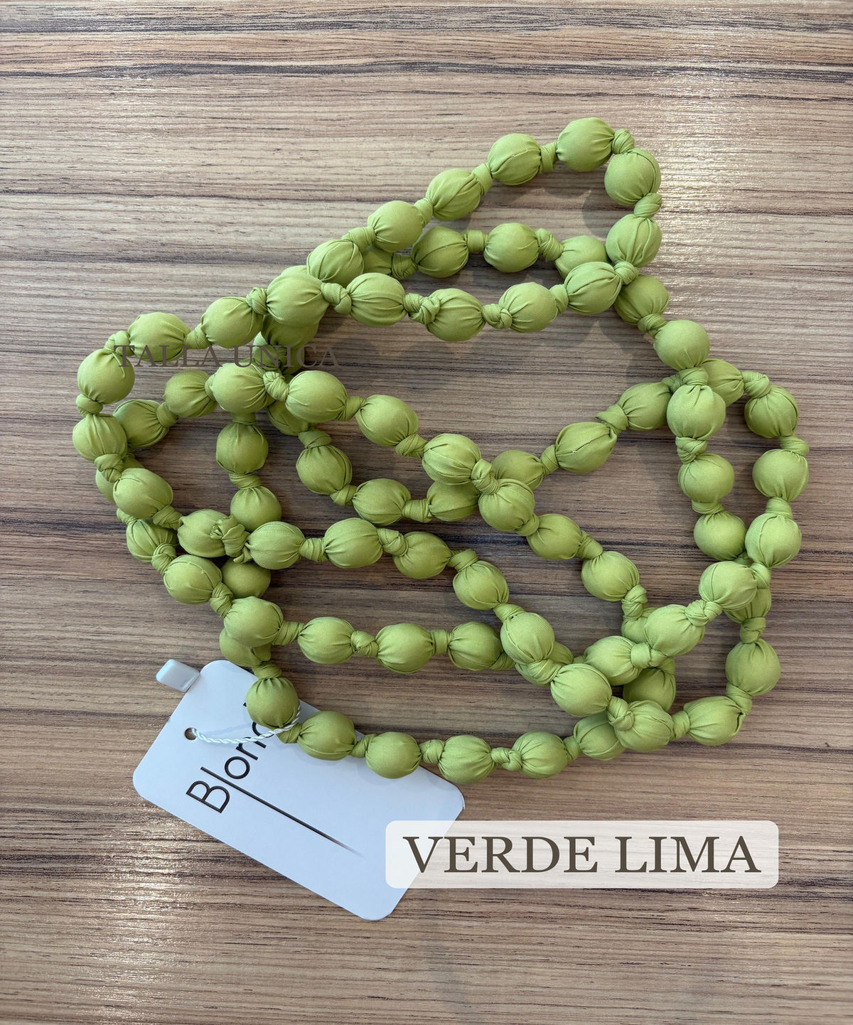 COLLAR DE BOLAS DE TELA LARGO