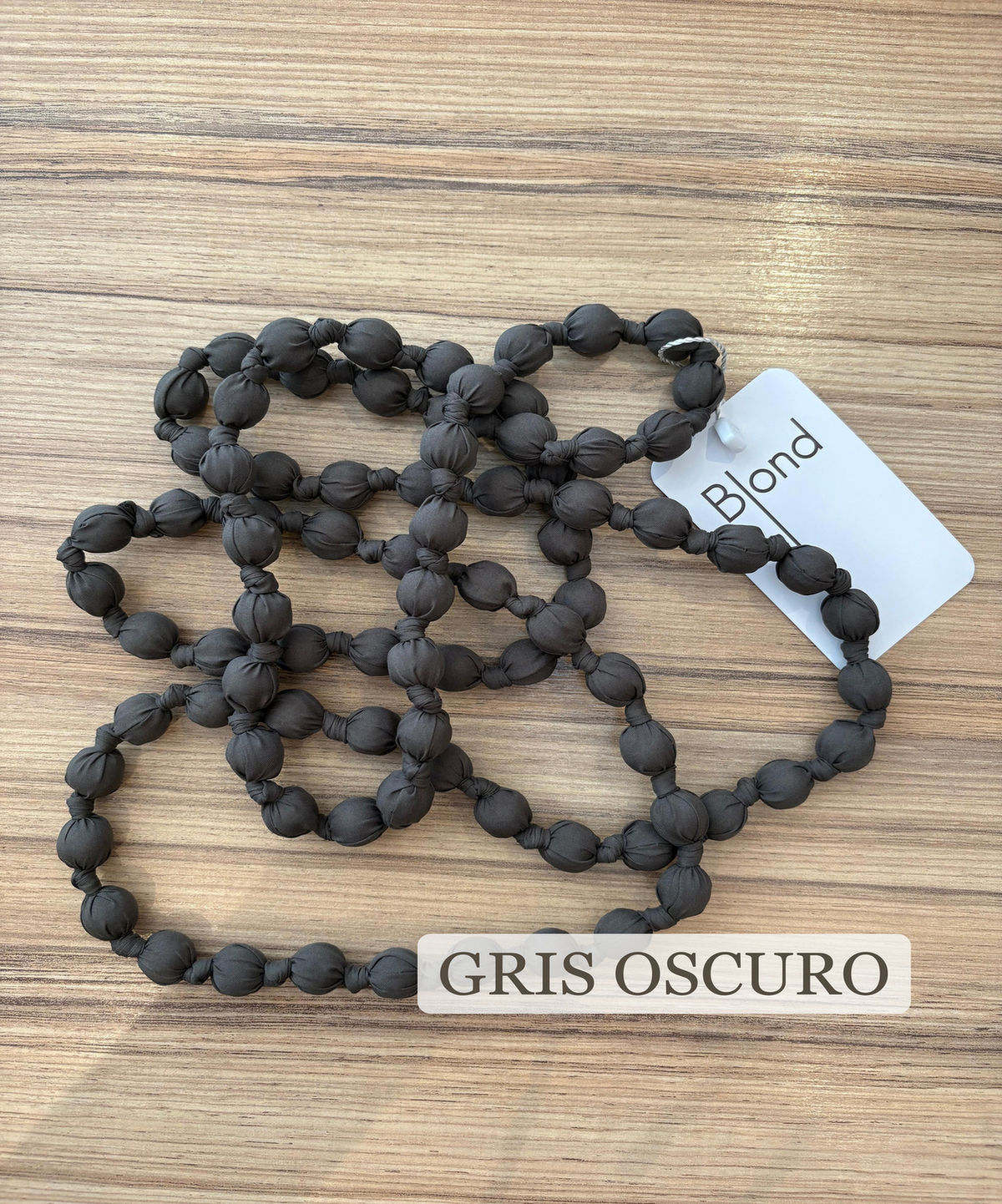 Bombona | Collar de bolas de tela largo