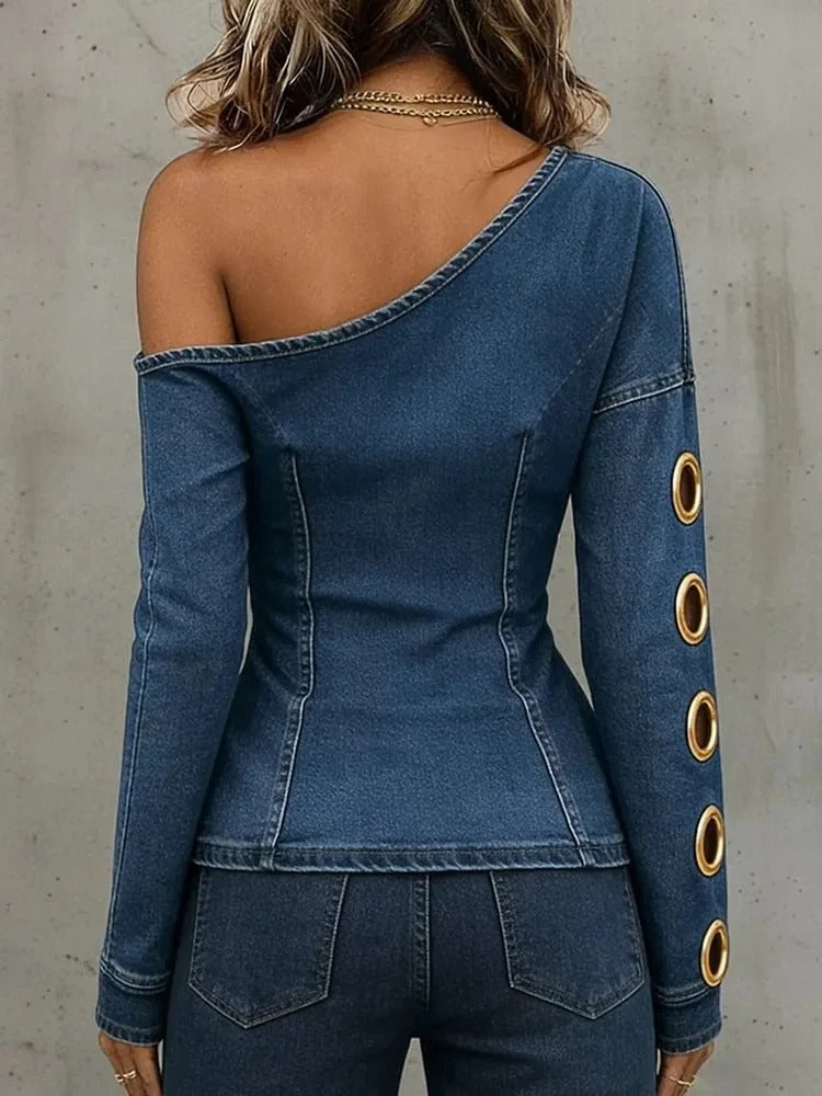 Alba blusa vaquera asimétrica con aros dorados